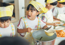 配膳も子ども達自身で